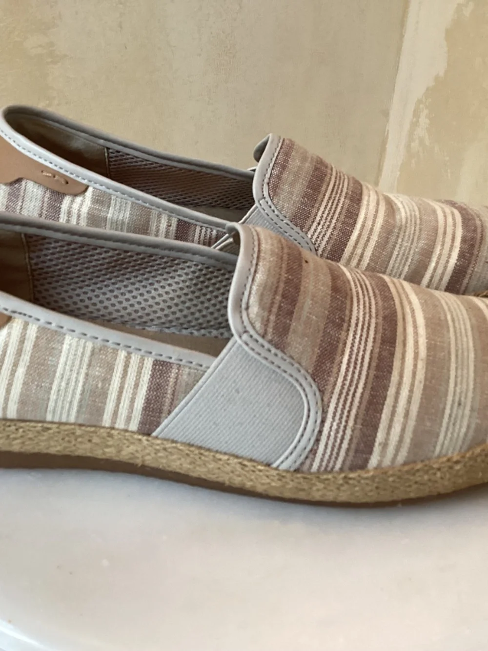 GEOX MEN’S COPACABANA BOAT SHOE - MULTI-STRIPE TAN/GREY/CREAM - SIZE 9